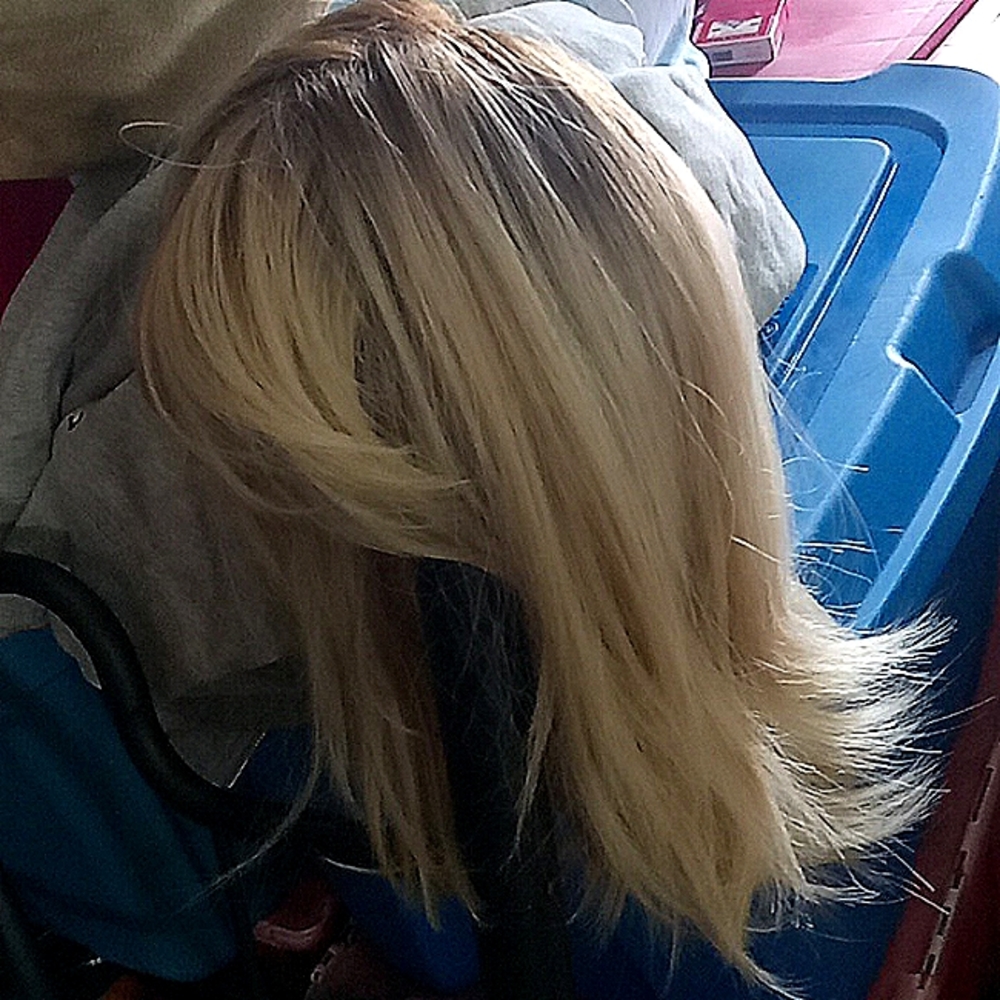 18' Blond ombre layered Bob cut bangs.